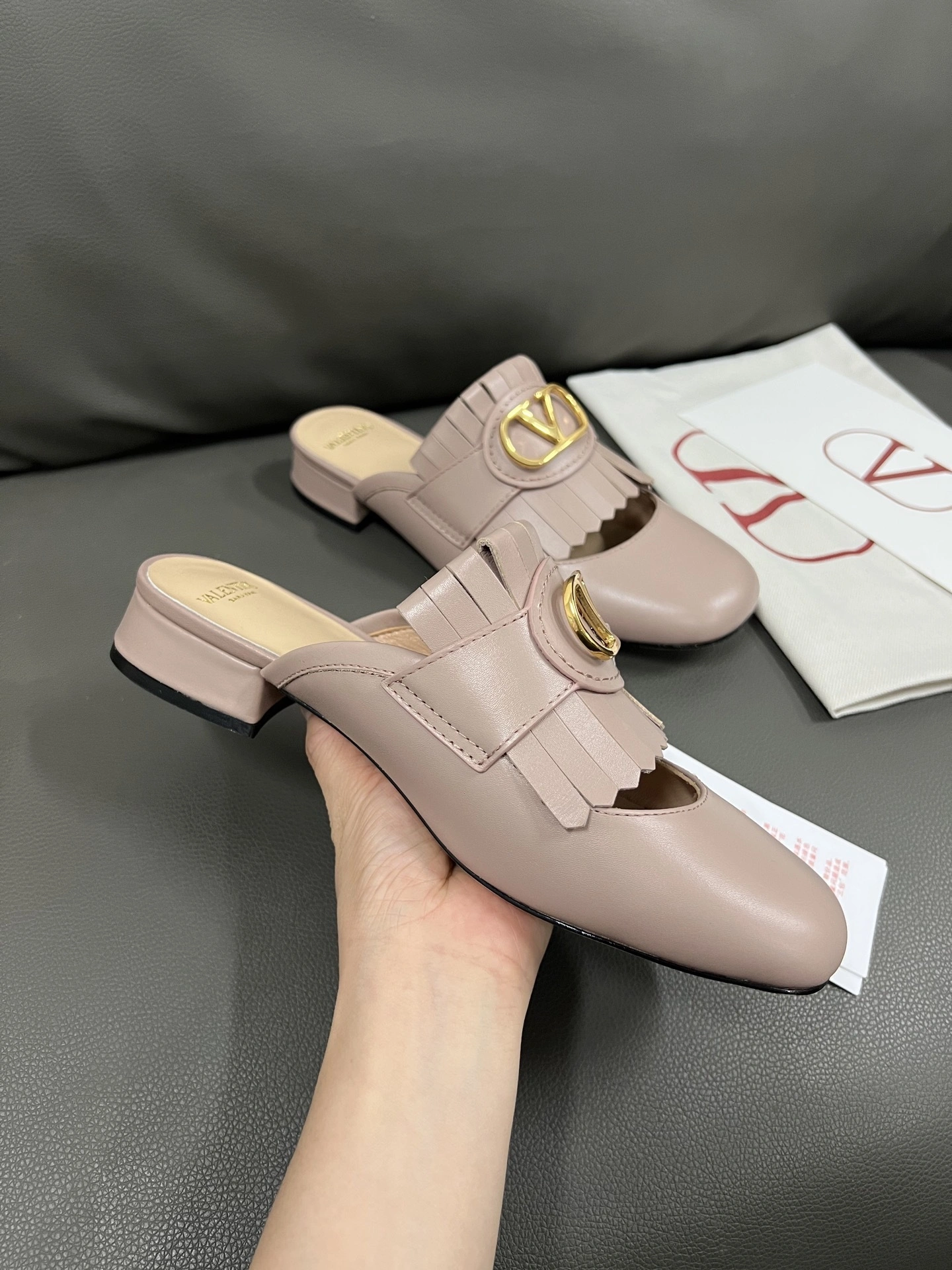 COCO-- V1859ti9o 6W2S0LP8DSHW34 Heel height： 2.5CM Calfskin item:E-X194D4042